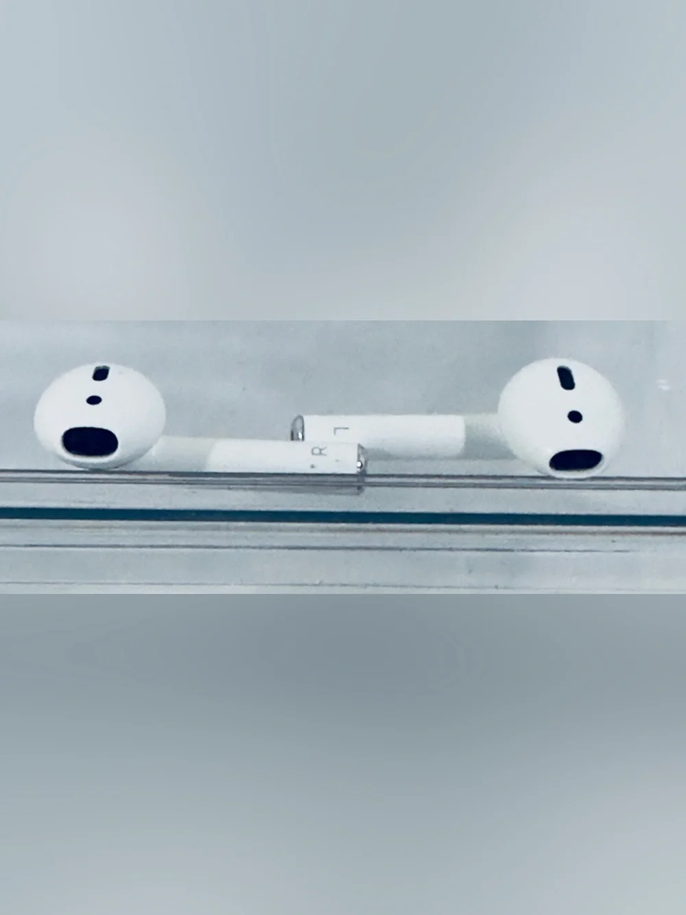 Apple AirPods (2nd Gen)w/Charging Case-Excellent Battery Health w/Original Box